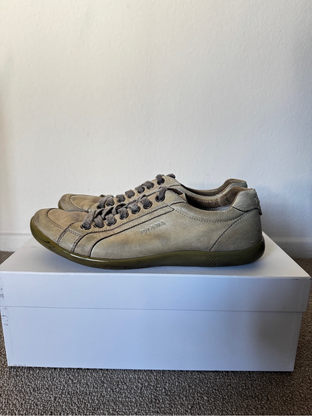 Prada Vintage Distressed Leather Sneakers Men’s Size 8 Beige Tan Low Top Italy
